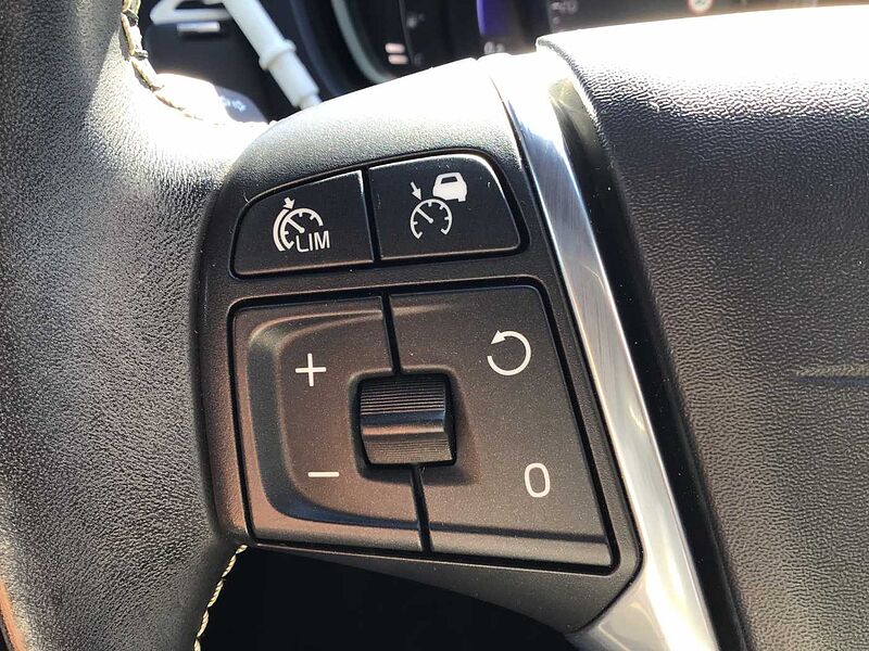 Volvo V40 T3 R-Design Pro Automatic