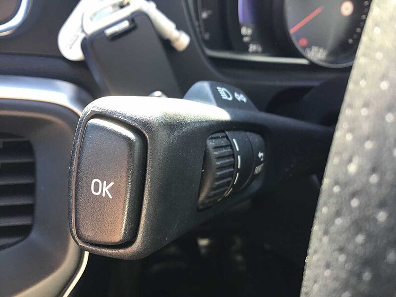 Volvo V40 T3 R-Design Pro Automatic