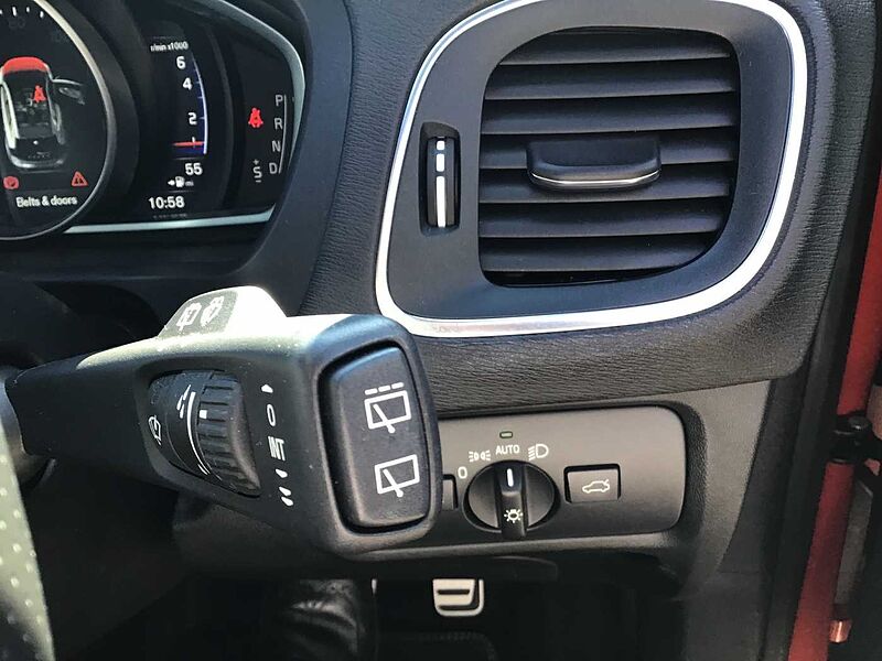 Volvo V40 T3 R-Design Pro Automatic