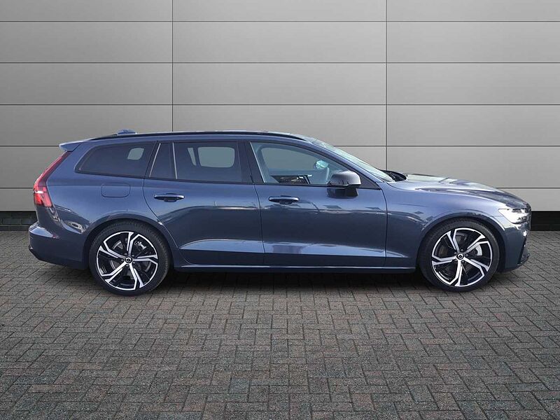 Volvo V60 Ultra, T8 AWD Plug-in hybrid, Electric/Petrol, Dark