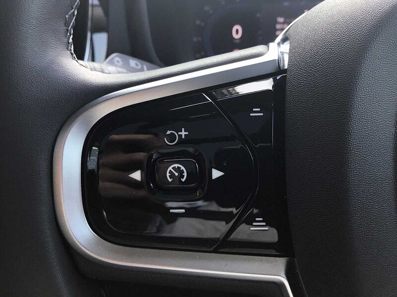Volvo V60 Ultra, T8 AWD Plug-in hybrid, Electric/Petrol, Dark