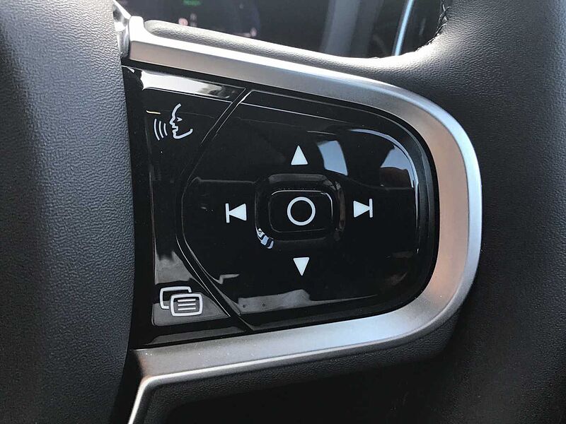 Volvo V60 Ultra, T8 AWD Plug-in hybrid, Electric/Petrol, Dark