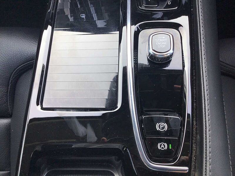 Volvo V60 Ultra, T8 AWD Plug-in hybrid, Electric/Petrol, Dark
