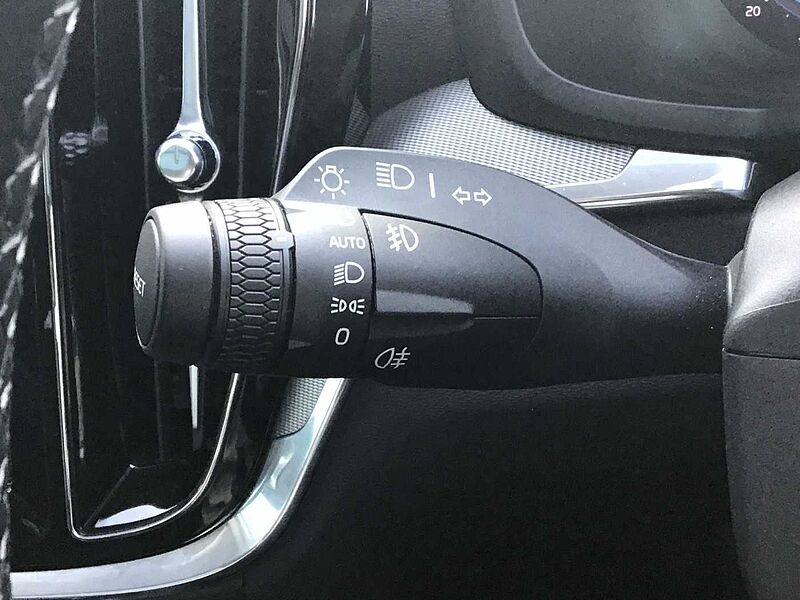 Volvo V60 Ultra, T8 AWD Plug-in hybrid, Electric/Petrol, Dark