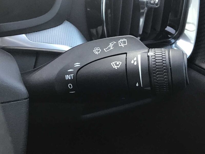 Volvo V60 Ultra, T8 AWD Plug-in hybrid, Electric/Petrol, Dark