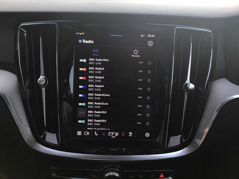 Volvo V60 Ultra, T8 AWD Plug-in hybrid, Electric/Petrol, Dark