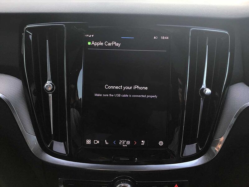 Volvo V60 Ultra, T8 AWD Plug-in hybrid, Electric/Petrol, Dark