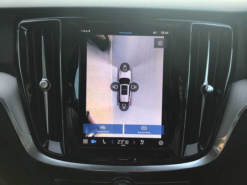 Volvo V60 Ultra, T8 AWD Plug-in hybrid, Electric/Petrol, Dark