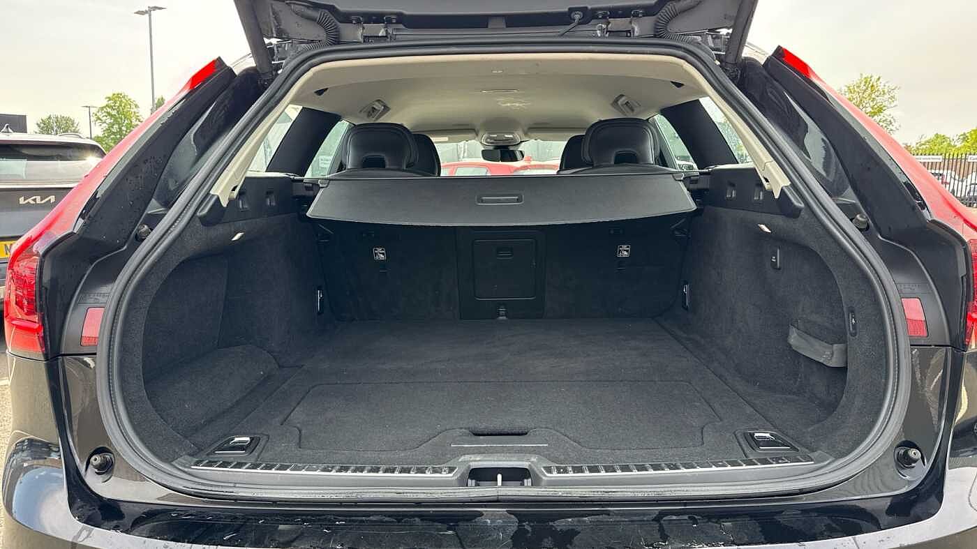 Volvo V90 Cross Country Country, B5 AWD mild hybrid (TOWBAR, REAR CAMERA, PILOT ASSIST)