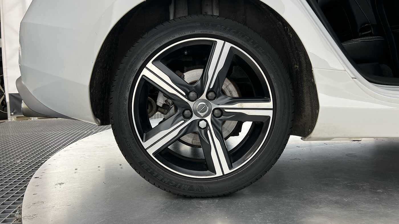 Volvo V40 T2 R-Design Pro Manual (POWER SEAT, FRONT PARK ASSIST)