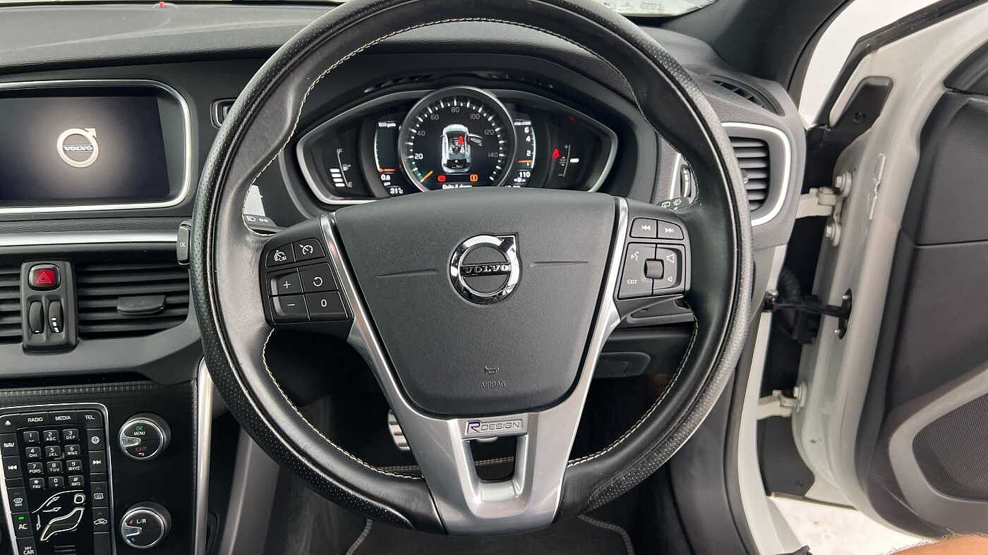 Volvo V40 T2 R-Design Pro Manual (POWER SEAT, FRONT PARK ASSIST)