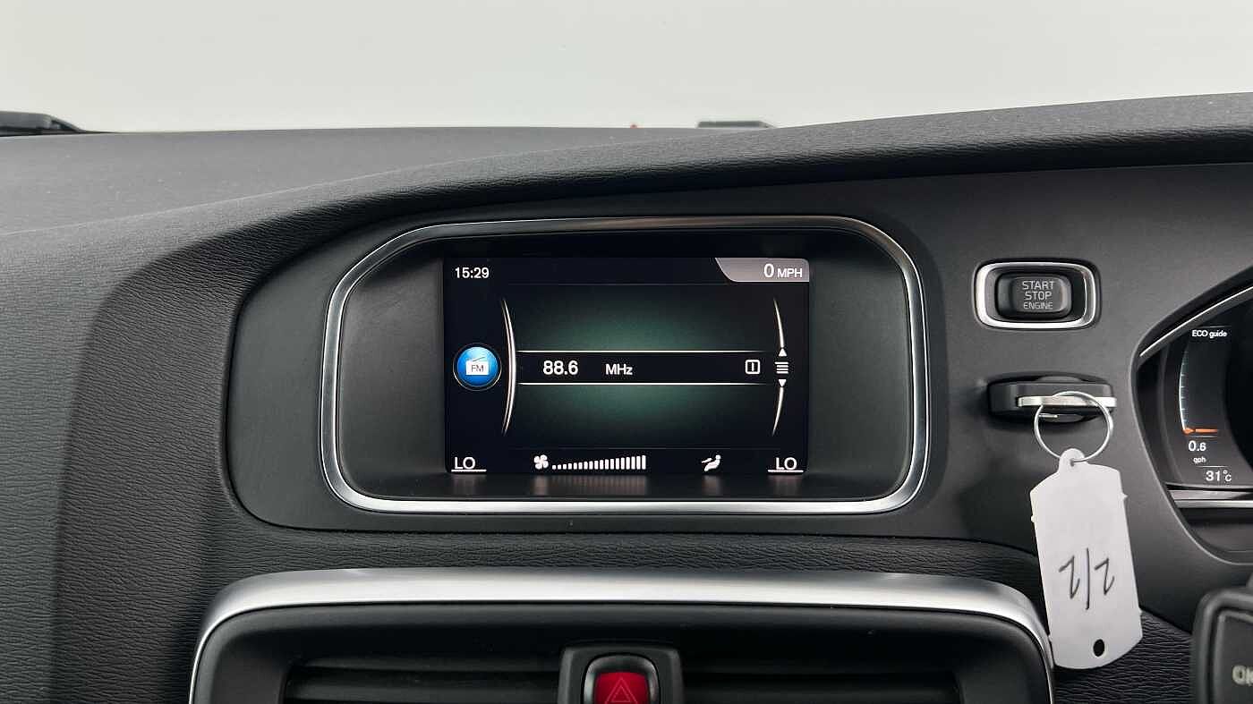 Volvo V40 T2 R-Design Pro Manual (POWER SEAT, FRONT PARK ASSIST)