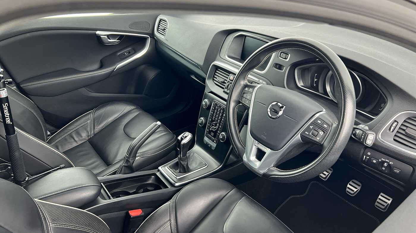 Volvo V40 T2 R-Design Pro Manual (POWER SEAT, FRONT PARK ASSIST)