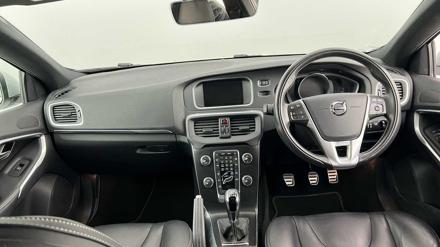Volvo V40 T2 R-Design Pro Manual (POWER SEAT, FRONT PARK ASSIST)