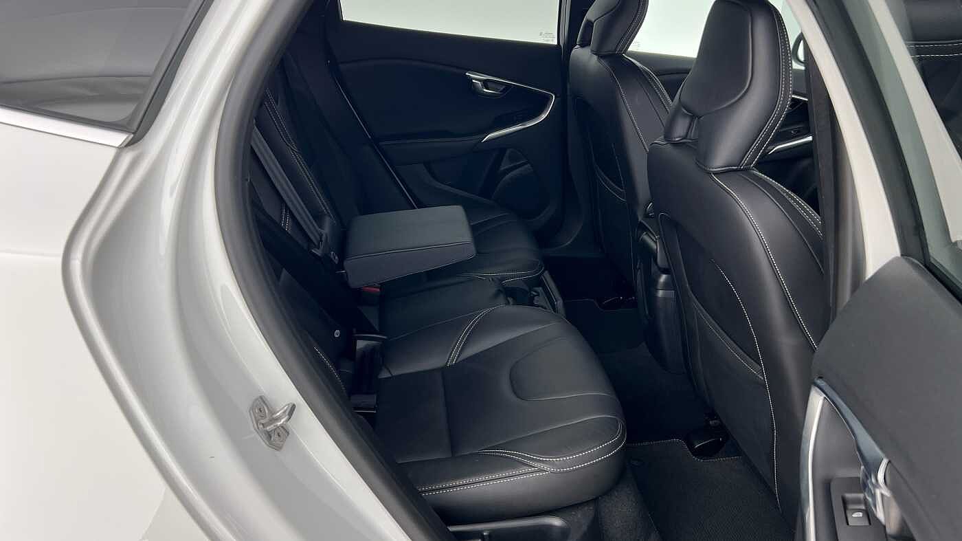 Volvo V40 T2 R-Design Pro Manual (POWER SEAT, FRONT PARK ASSIST)