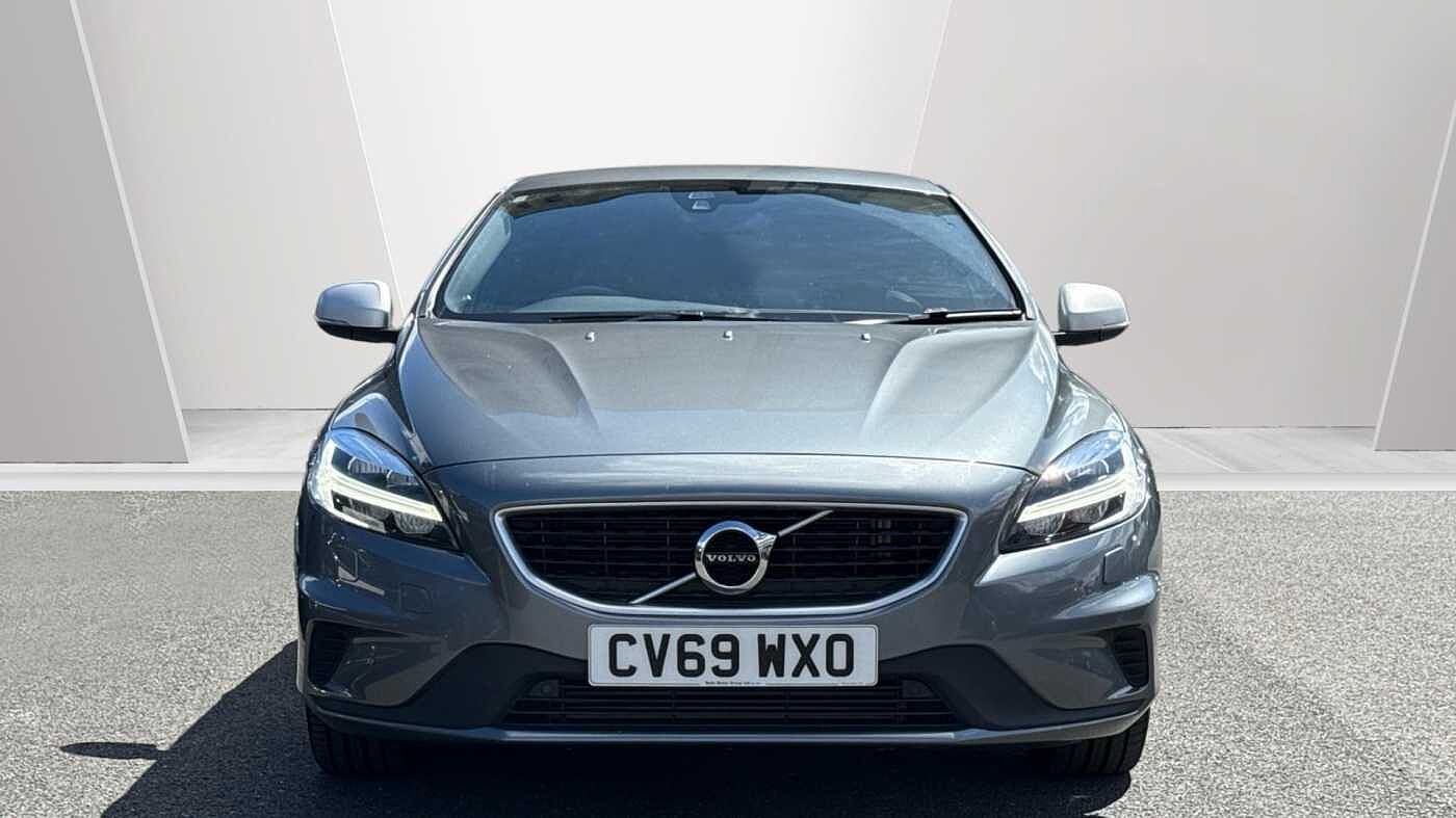 Volvo V40 T3 R-Design Pro Automatic (LOW MILEAGE, REAR CAMERA, FRONT PARK ASSIST)