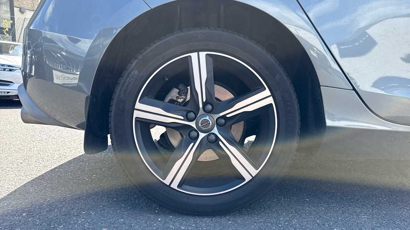 Volvo V40 T3 R-Design Pro Automatic (LOW MILEAGE, REAR CAMERA, FRONT PARK ASSIST)