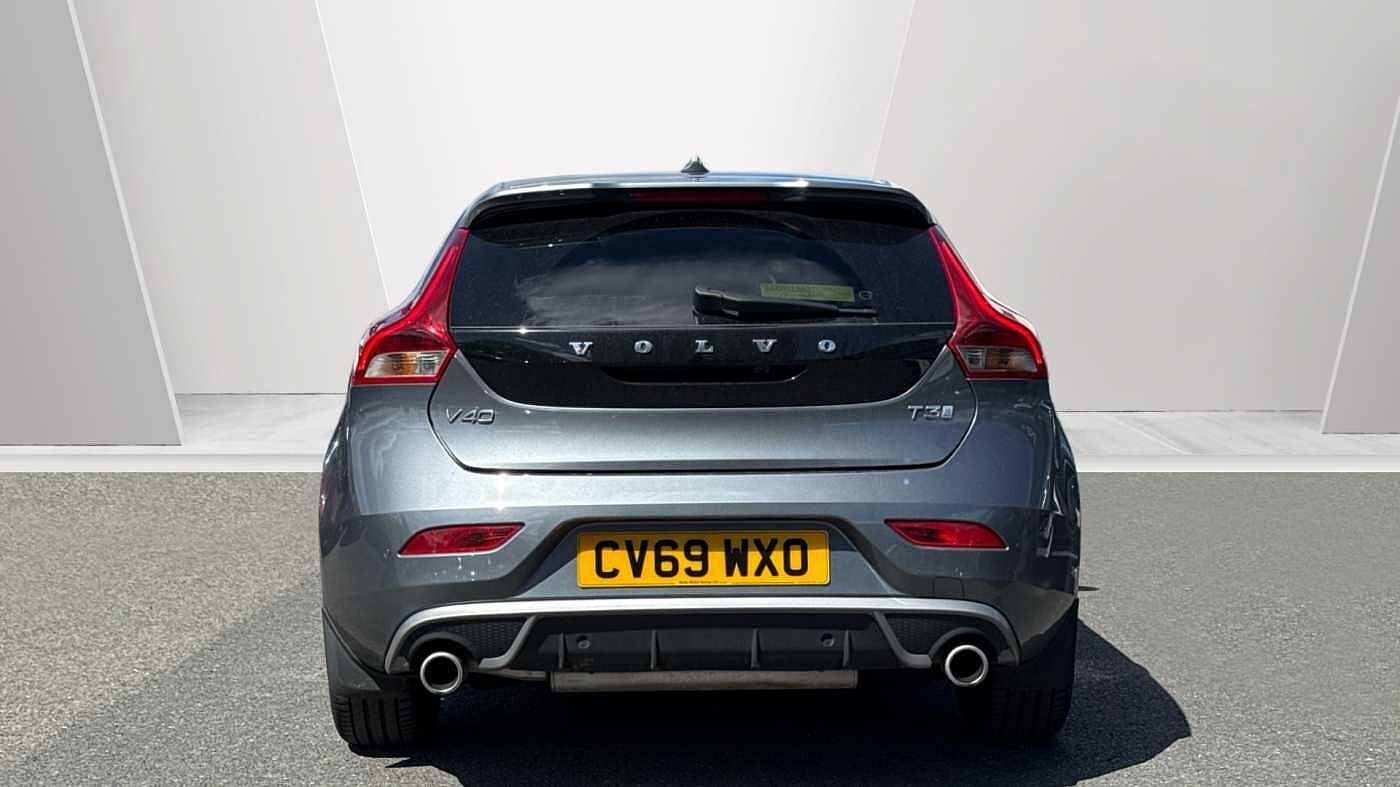Volvo V40 T3 R-Design Pro Automatic (LOW MILEAGE, REAR CAMERA, FRONT PARK ASSIST)