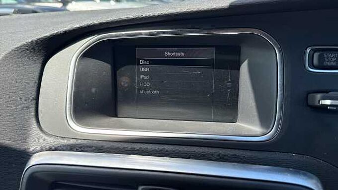 Volvo V40 T3 R-Design Pro Automatic (LOW MILEAGE, REAR CAMERA, FRONT PARK ASSIST)