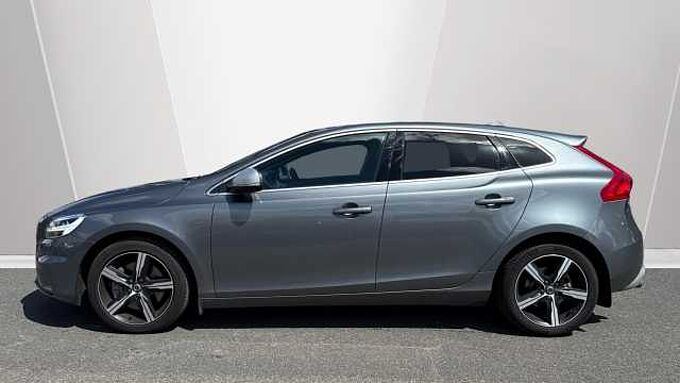Volvo V40 T3 R-Design Pro Automatic (LOW MILEAGE, REAR CAMERA, FRONT PARK ASSIST)