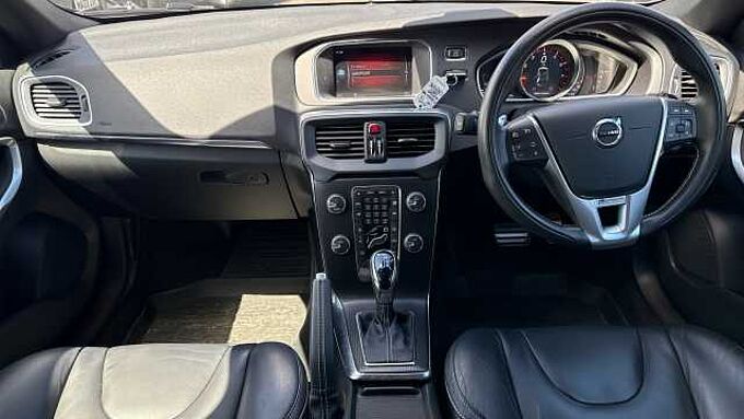Volvo V40 T3 R-Design Pro Automatic (LOW MILEAGE, REAR CAMERA, FRONT PARK ASSIST)