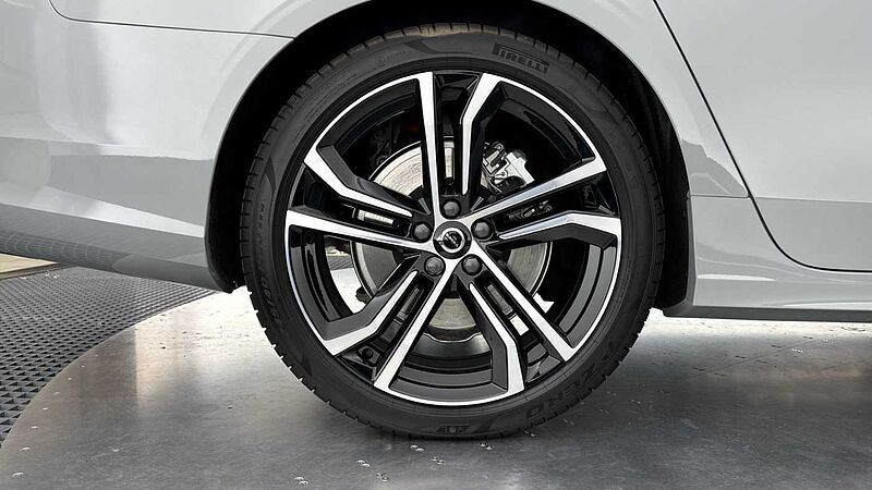 Volvo V90 Ultra, T8 AWD Plug-in hybrid, Electric/Petrol, Dark (PANORAMIC SUNROOF)