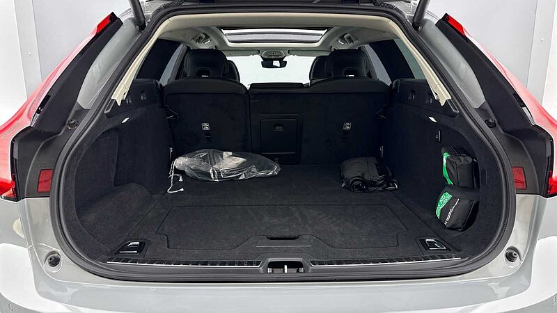 Volvo V90 Ultra, T8 AWD Plug-in hybrid, Electric/Petrol, Dark (PANORAMIC SUNROOF)