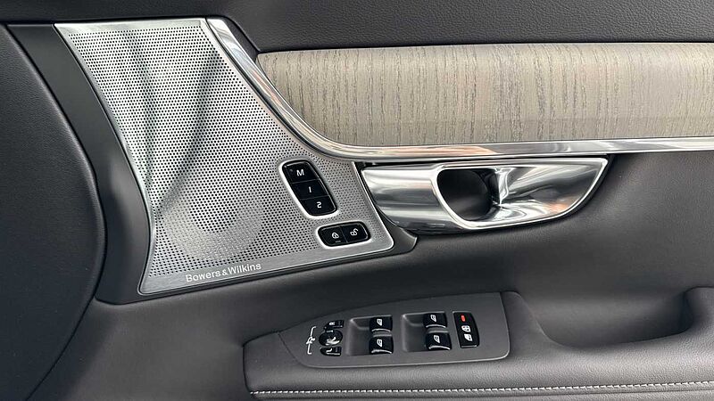 Volvo V90 Ultra, T8 AWD Plug-in hybrid, Electric/Petrol, Dark (PANORAMIC SUNROOF)