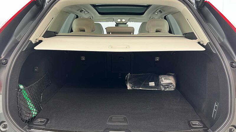 Volvo XC60 Ultra, T8 AWD Plug-in hybrid, Dark (BLOND LEATHER, 22' WHEELS)