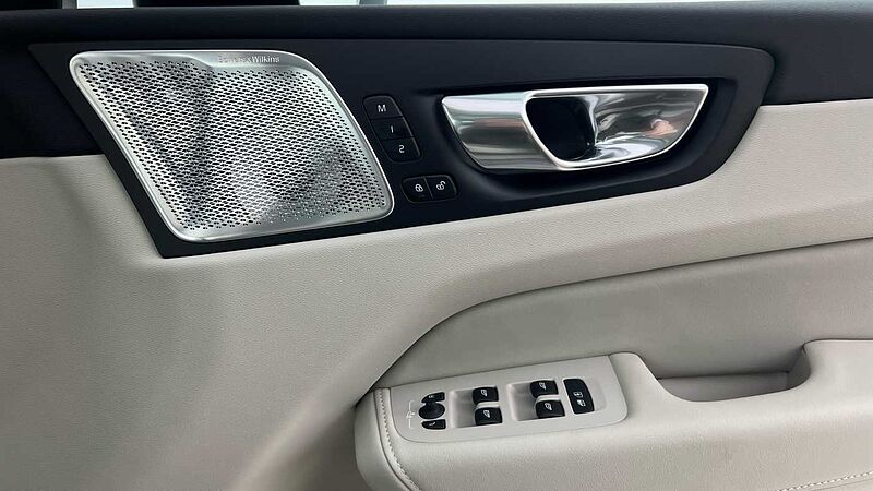 Volvo XC60 Ultra, T8 AWD Plug-in hybrid, Dark (BLOND LEATHER, 22' WHEELS)