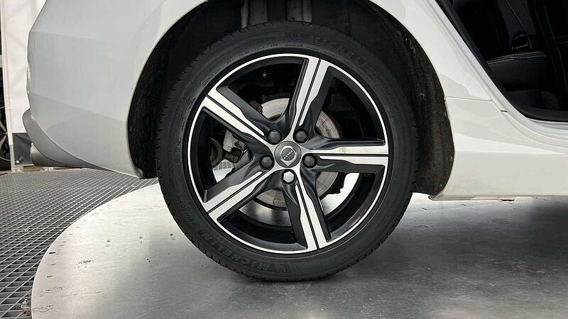 Volvo V40 T2 R-Design Pro Manual (POWER SEAT, FRONT PARK ASSIST)