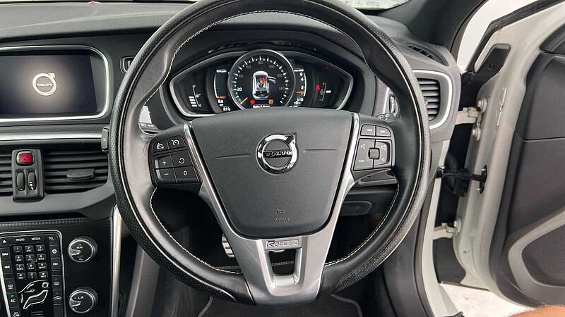 Volvo V40 T2 R-Design Pro Manual (POWER SEAT, FRONT PARK ASSIST)