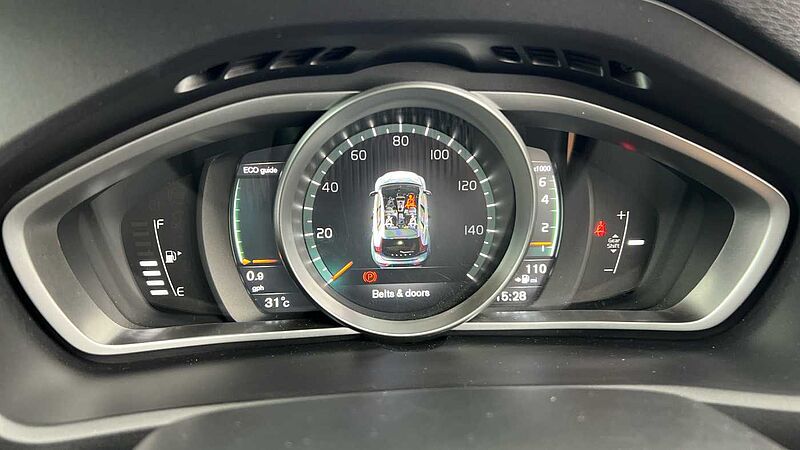 Volvo V40 T2 R-Design Pro Manual (POWER SEAT, FRONT PARK ASSIST)