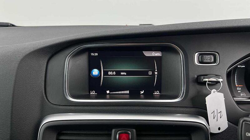 Volvo V40 T2 R-Design Pro Manual (POWER SEAT, FRONT PARK ASSIST)
