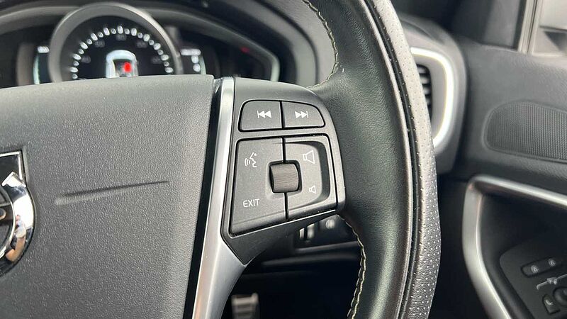 Volvo V40 T2 R-Design Pro Manual (POWER SEAT, FRONT PARK ASSIST)