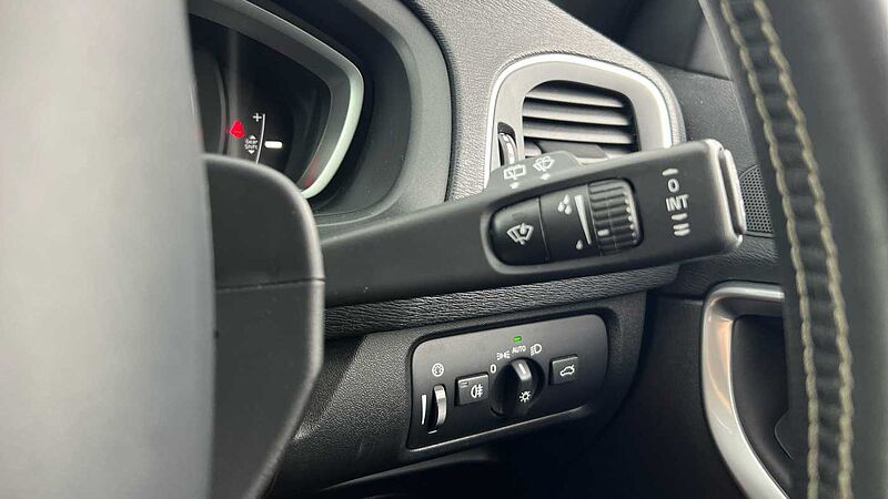Volvo V40 T2 R-Design Pro Manual (POWER SEAT, FRONT PARK ASSIST)