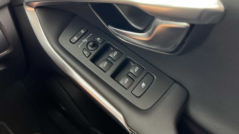 Volvo V40 T2 R-Design Pro Manual (POWER SEAT, FRONT PARK ASSIST)