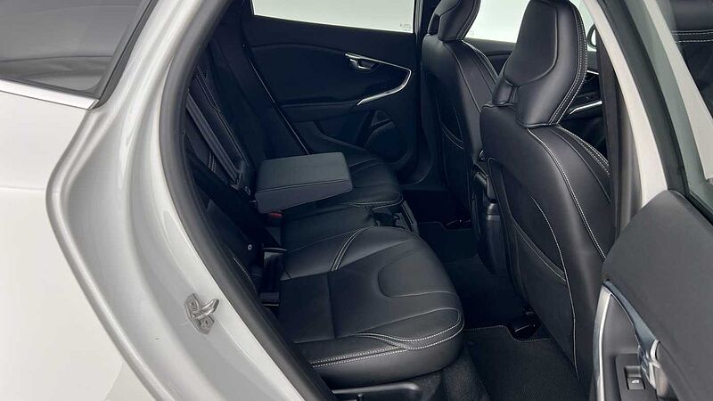 Volvo V40 T2 R-Design Pro Manual (POWER SEAT, FRONT PARK ASSIST)