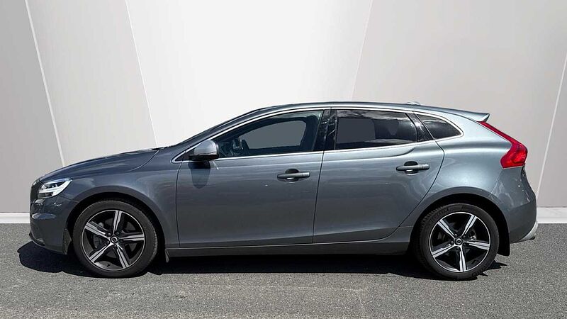Volvo V40 T3 R-Design Pro Automatic (LOW MILEAGE, REAR CAMERA, FRONT PARK ASSIST)