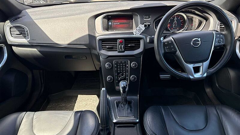 Volvo V40 T3 R-Design Pro Automatic (LOW MILEAGE, REAR CAMERA, FRONT PARK ASSIST)