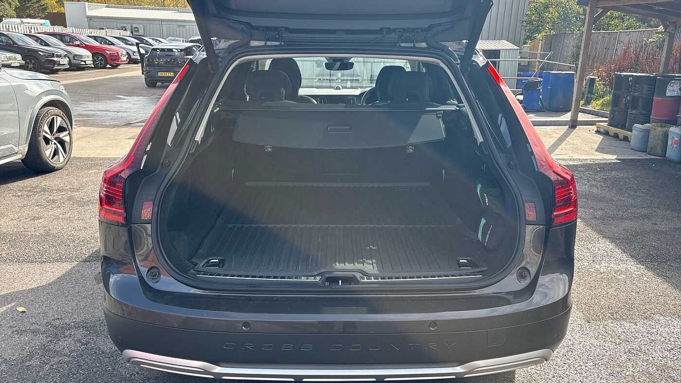 Volvo V90 Cross Country Ultimate, B5 AWD mild hybrid, Petrol