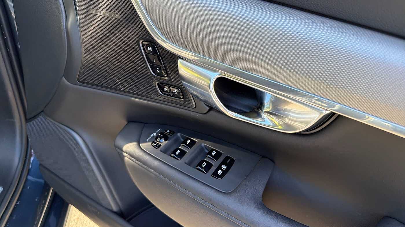 Volvo V90 Plus, T6 AWD Plug-in hybrid, Electric/Petrol, Dark