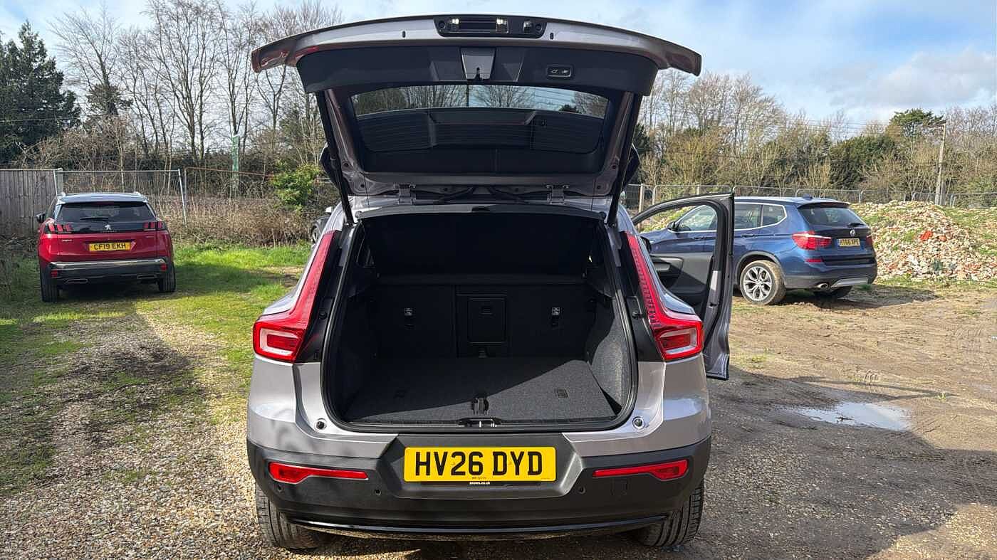 Volvo XC40 Ultra, B4 Mild hybrid, Petrol, Dark