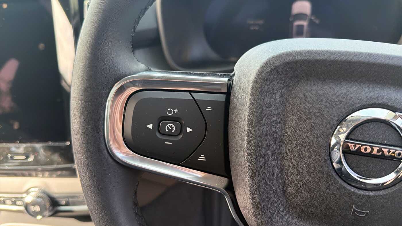 Volvo XC40 Ultra, B4 Mild hybrid, Petrol, Dark