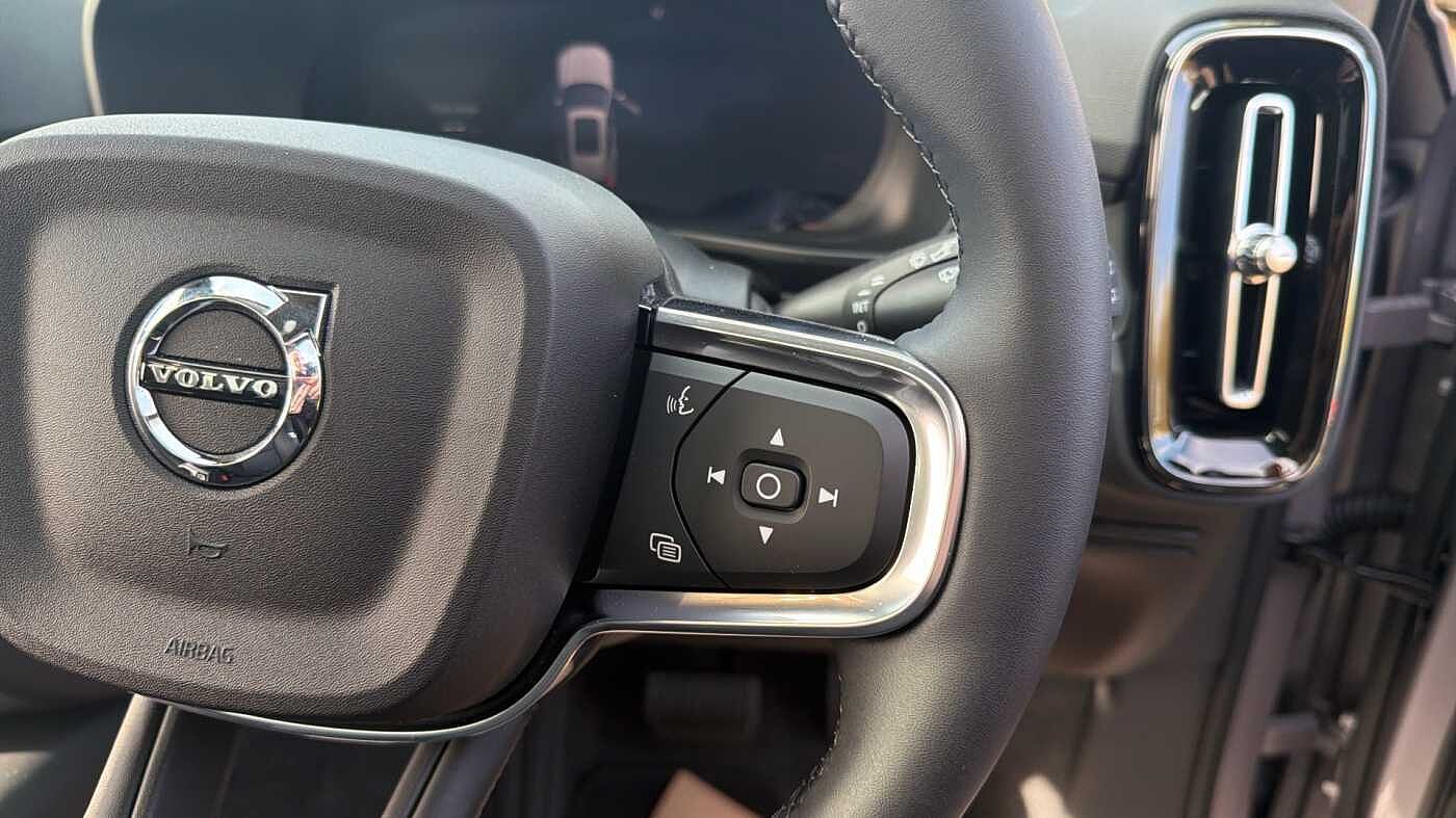 Volvo XC40 Ultra, B4 Mild hybrid, Petrol, Dark