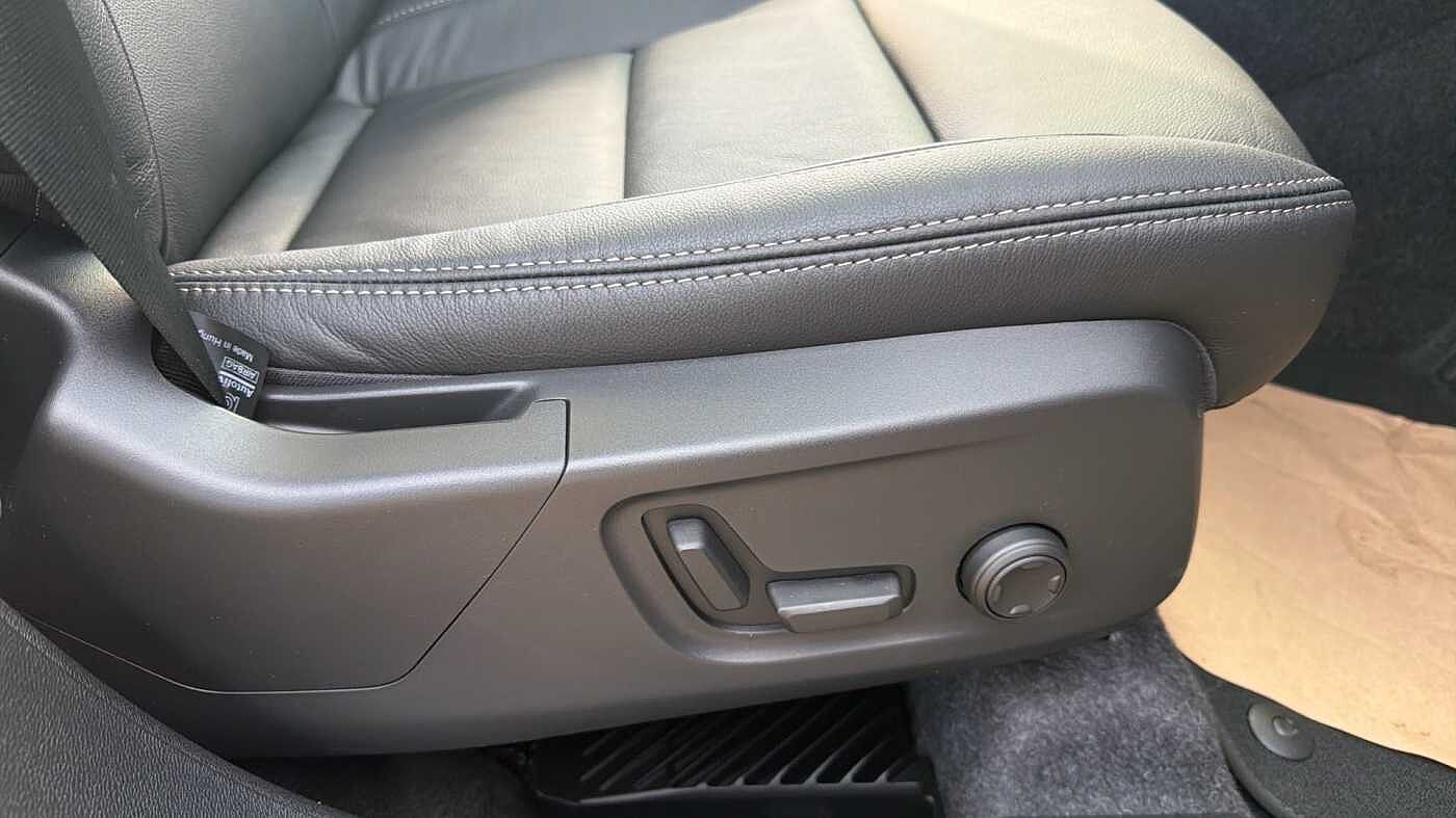 Volvo XC40 Ultra, B4 Mild hybrid, Petrol, Dark