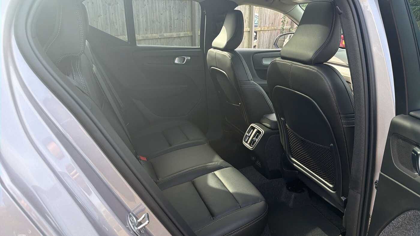 Volvo XC40 Ultra, B4 Mild hybrid, Petrol, Dark