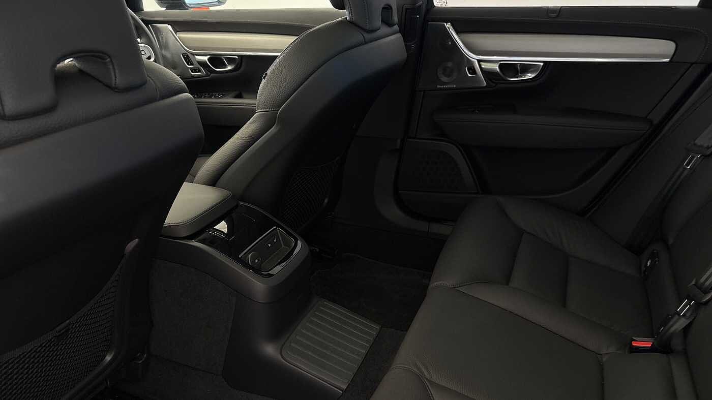 Volvo V90 Ultra, T8 AWD Plug-in hybrid, Electric/Petrol, Dark