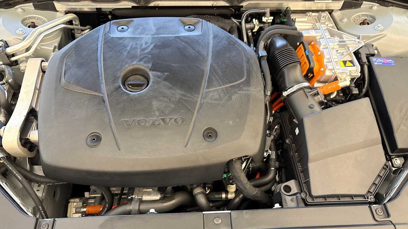 Volvo V90 Ultra, T8 AWD Plug-in hybrid, Electric/Petrol, Dark