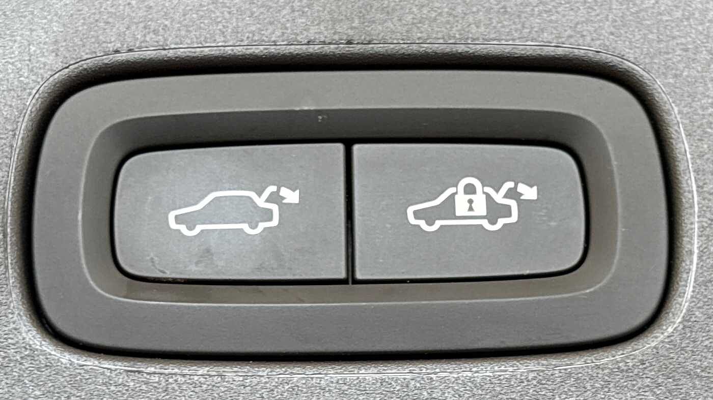 Volvo V90 Ultra, T8 AWD Plug-in hybrid, Electric/Petrol, Dark